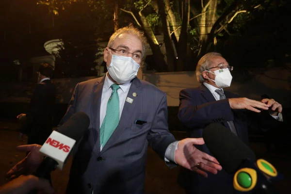Ministros Marcelo Queiroga (Sapude)e Paulo Guedes (Economia) após jantar com empresários em SP