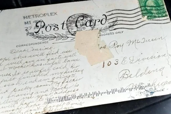 Mulher recebe carta misteriosa2