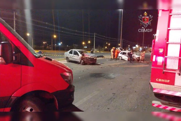 Foto colorida de acidente de trãnsito