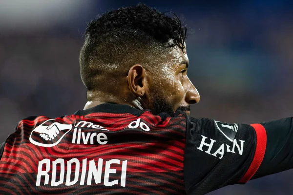 Ex-jogador do Flamengo, Rodinei tem casa assaltada na Grécia