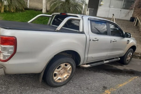 Caminhonete estacionada