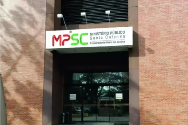 Homem é condenado a 44 anos de prisão por toturar enteado em Florianópolis