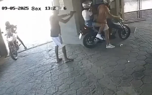 casal sendo assaltado