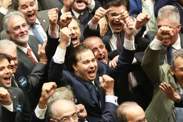 TRF cassa decisão que barrou reeleição de Maia à presidência da Câmara