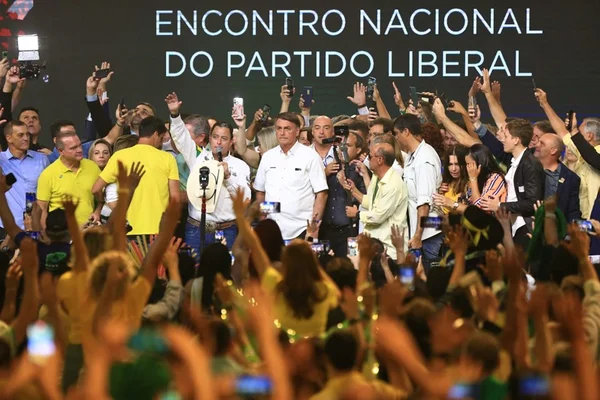 Dá um embrulho no estômago ouvir as mentiras do “capitão do povo”