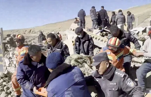 Tibete: equipes de resgate procuram por sobreviventes após terremoto