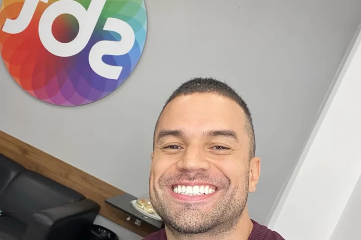Ator Vitor Gadelha nos bastidores do SBT Ator Vitor Gadelha nos bastidores do SBT