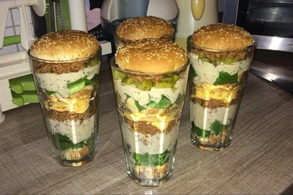 Hambúrguer no copo