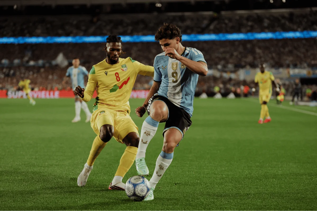 Julián Álvarez no duelo entre Argentina e Benin Julián Álvarez no duelo entre Argentina e Benin