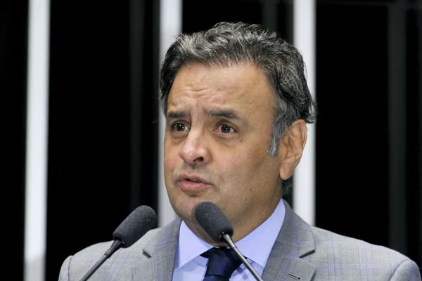 Aécio diz que opinião pública é quem vai definir rumos do impeachment