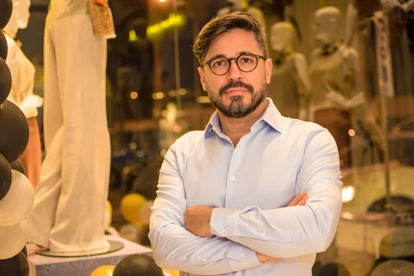 Voriques de Oliveira desembarca três óticas Zeiss no Rio de Janeiro