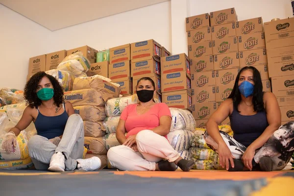 Coracy Coelho coordenador de um projeto chamado Coletivo da Cidade que atende famílias carentes na Estrutural. Eles estão com uma campanha, recebendo doações e cestas para entregar para as famílias carentes