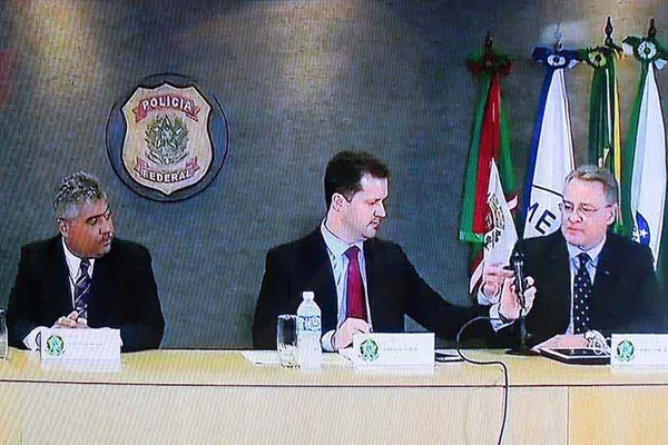 Acompanhe a entrevista coletiva sobre a operação da Lava Jato que levou o ex-presidente Lula para depor