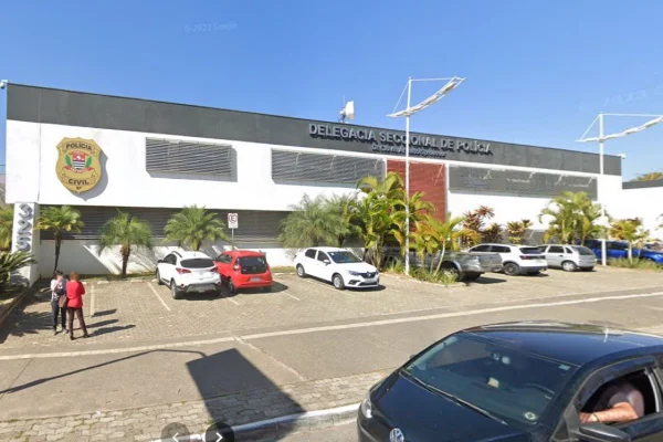 Imagem colorida mostra a fachada do 1º Distrito Policial (DP) de Jundiaí, no interior de São Paulo, que investiga caso de abuso sexual cometido por enfermeiro em hospital - Metrópoles