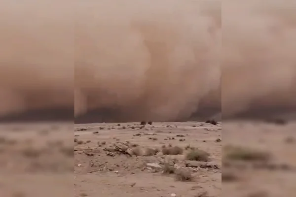 Imagem colorida de tempestade de poeira