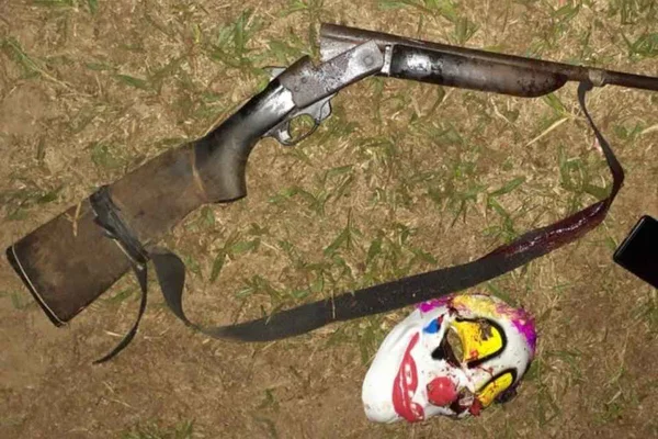 Homem foi morto em tentativa de assalto. Ele usava mascara de palhaço