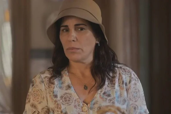 Éramos Seis: Sem dinheiro, Lola é forçada a demitir Durvalina