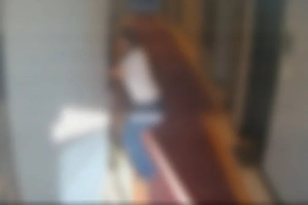 Imagens da câmera de segurança médica invade apartamento e atira