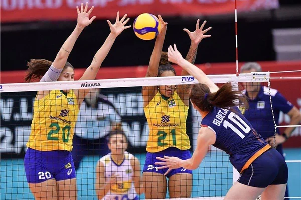 Seleção Feminina de vôlei é dominada e perde a 1ª na Copa do Mundo