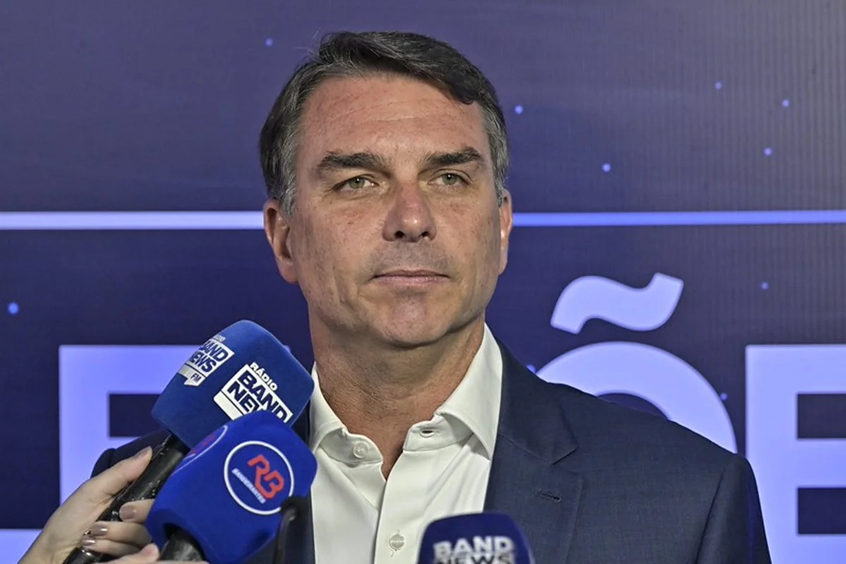 Segurança: Flávio promete leis mais duras contra "marginais" e provoca Lula