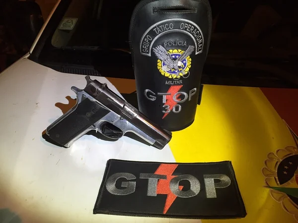 Polícia apreende, no Sol Nascente, duas pistolas utilizadas pelo exército americano