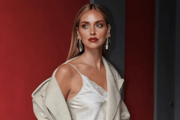 foto com cor. influenciadora chiara ferragni - metrópoles