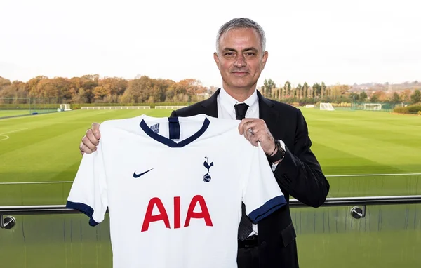 Tottenham confirma contratação de José Mourinho até 2023