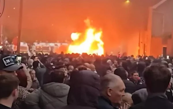 imagem colorida revolta irlanda apos caso de estupro