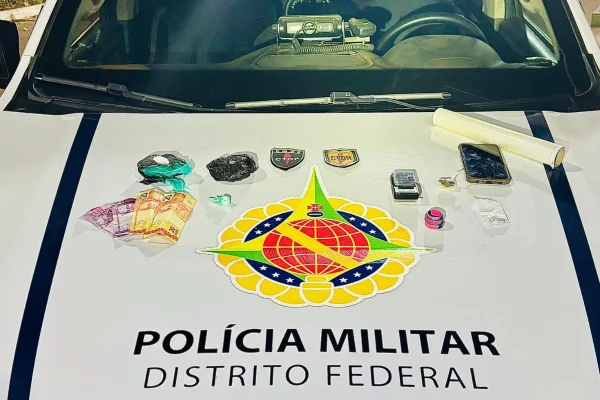 Foto colorida de viatura da PM