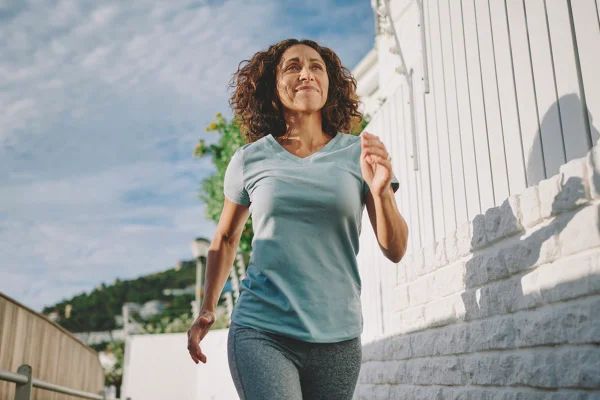 Nutricionista revela 3 suplementos essenciais para mulheres de 50 anos