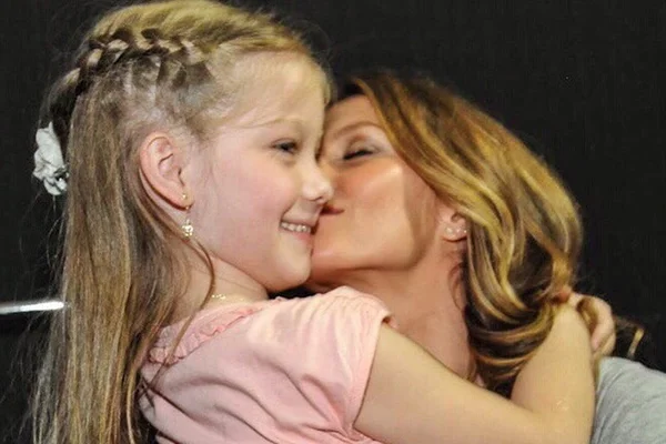 Gisele Bündchen celebra aniversário da filha com foto emocionante