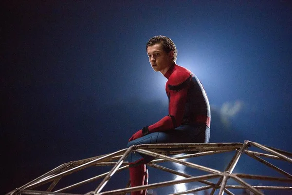 Homem-Aranha vai à Europa no trailer do novo filme Longe de Casa