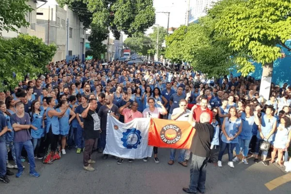 Imagem colorida de manifestação do Sindicato dos Metalúrgicos de São Paulo e Mogi das Cruzes; entidade vai ter pedido de anistia por perseguição na ditadura analisado - Metrópoles