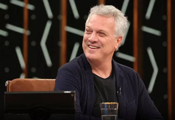 Quer aprender a escrever como Pedro Bial? O jornalista agora te ensina