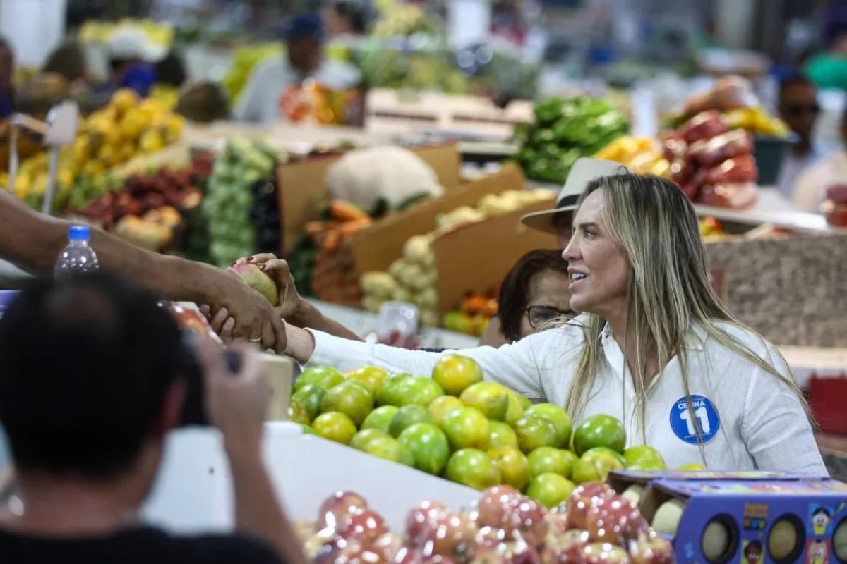 Candidata ao Governo do Distrito Federal, Celina Leão (PP) cumprimenta apoiadores na Feira de Hortifruti de Planaltina Candidata ao Governo do Distrito Federal, Celina Leão (PP) cumprimenta apoiadores na Feira de Hortifruti de Planaltina