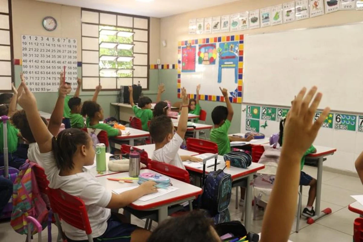 Greve de professores expõe crise da reforma política no Brasil