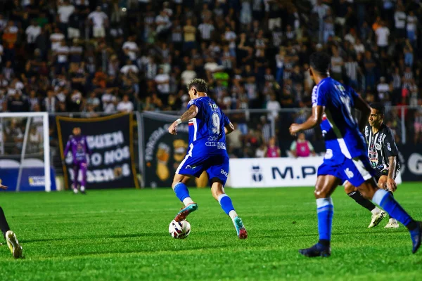 Jogadores do Maranhão puxam contra-ataque contra o Asa de Arapiraca pelas semifinais da Série D