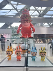 Exemplares do Labubu leiloados na China