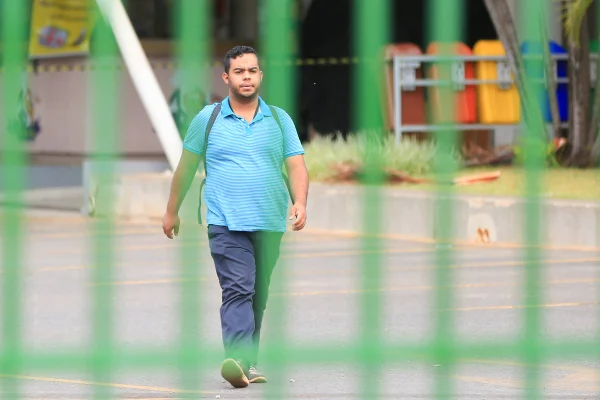 Jovem é eliminado do Enem com fone de ouvido dentro do bolso