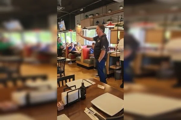 Bolsonaro em restaurante nos EUA