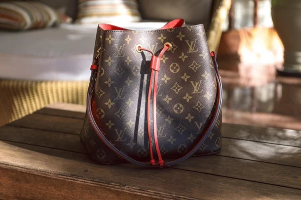 Brasilienses iniciam o Rent Bela: projeto de aluguel de bolsas de luxo