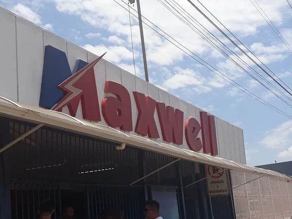Colégio Maxwell amanhece de portas fechadas no DF