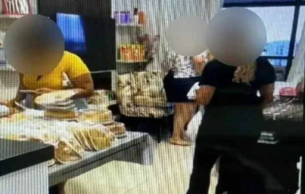 Imagem colorida de uma padaria localizada dentro de apartamento em Salvador (BA) - Metrópoles