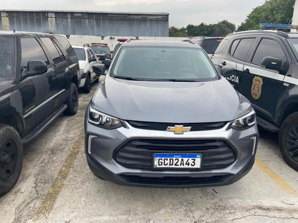 Carro de homem que matou professor estacionado em garagem na Polícia Civil de São Paulo - Metrópoles