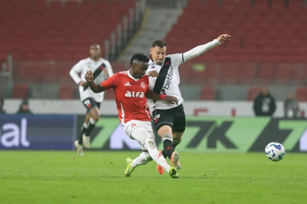 Imagem colorida do confronto entre Internacional x Vasco
