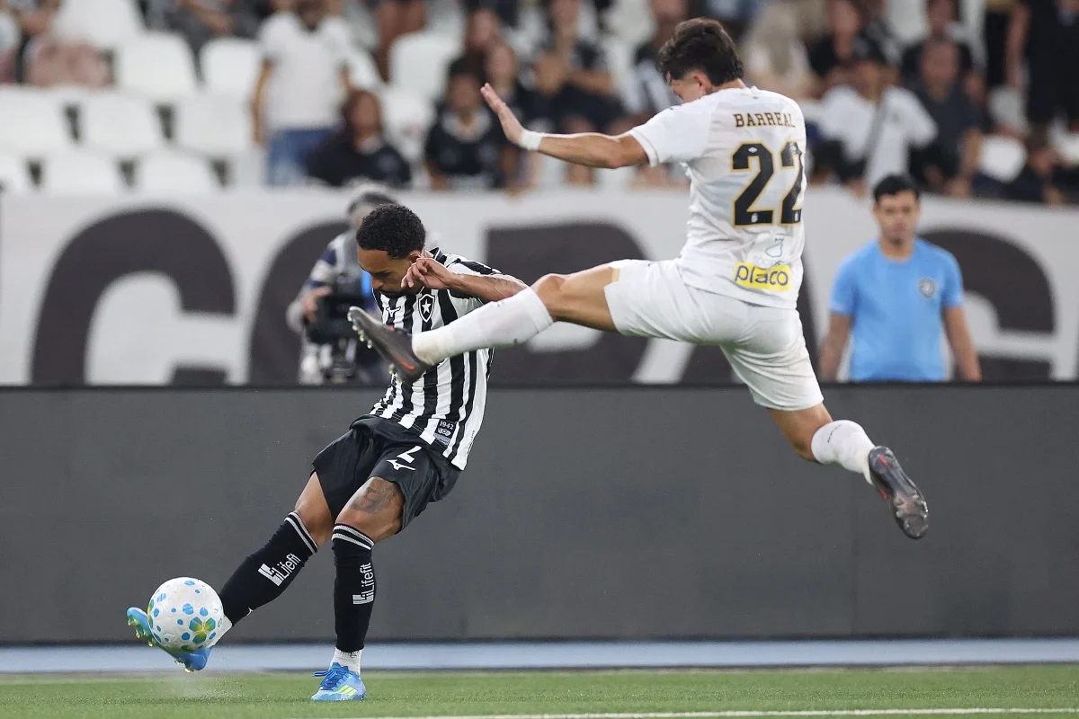 No Rio de Janeiro, Botafogo e Santos se enfrentaram pela 19ª rodada do Campeonato Brasileiro No Rio de Janeiro, Botafogo e Santos se enfrentaram pela 19ª rodada do Campeonato Brasileiro