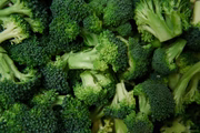 Vegetais crucíferos, como o brócolis, contam com muitos nutrientes