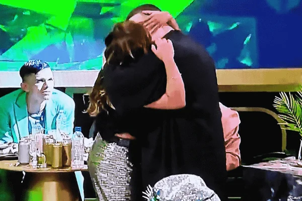 A Grande Conquista: Gyselle Soares beija Erick Ricarte pela segunda vez