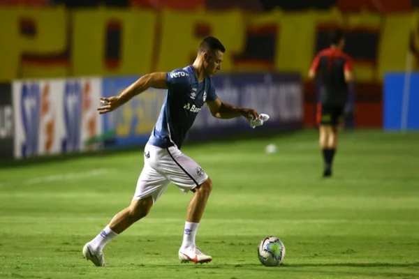 Jogo morno entre Sport e Grêmio termina em empate na Ilha do Retiro