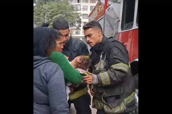 Criança desmaia durante operação da PM na Favela do Moinho; moradores dizem que ela inalou gás lacrimogêneo - Metrópoles